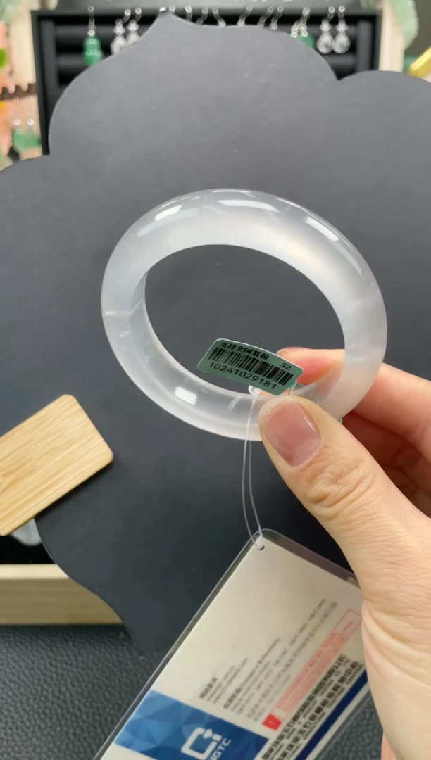 【闪购商品】石英质玉手镯未镶嵌口径52+