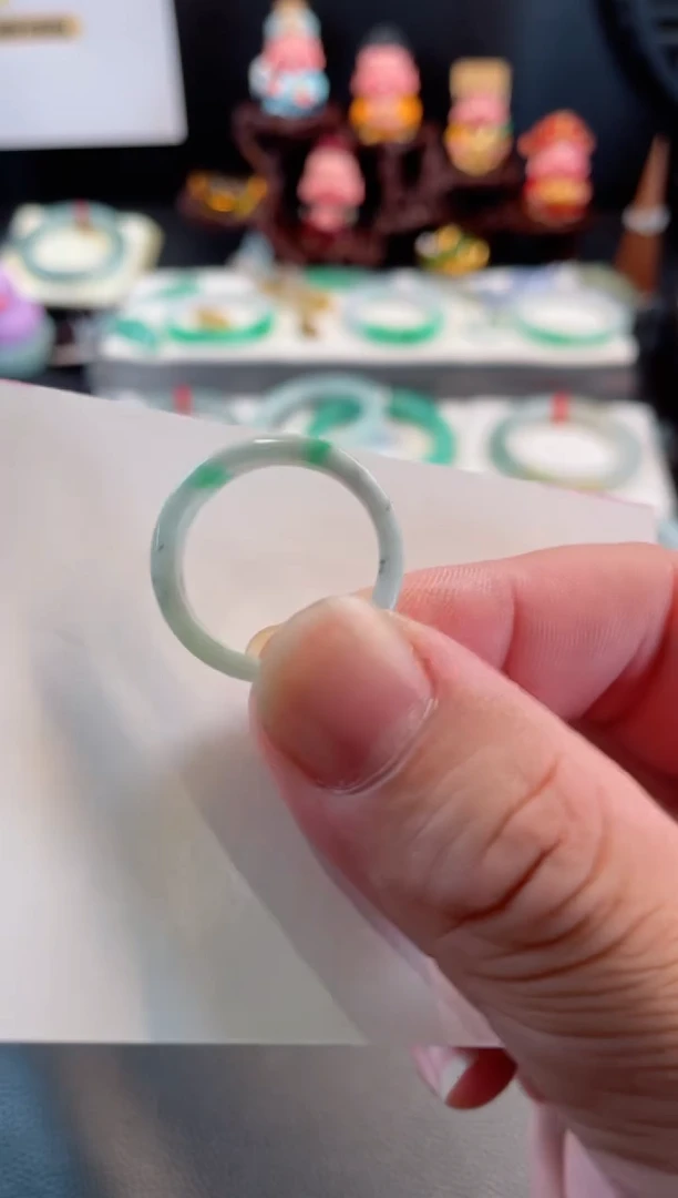 翡翠手镯未镶嵌42有纹裂23