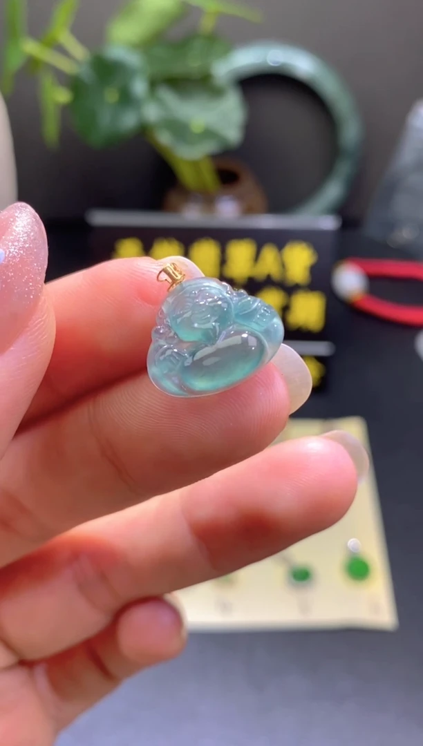 翡翠18K金镶嵌颈饰天然翡翠吊坠