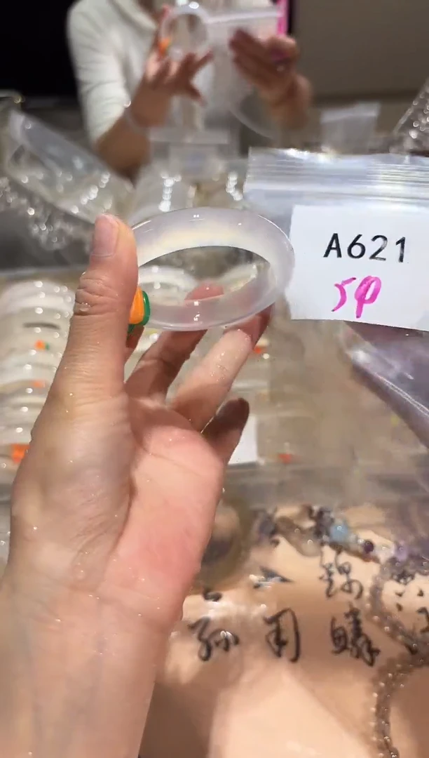 玛瑙/玉髓手镯未镶嵌A621
