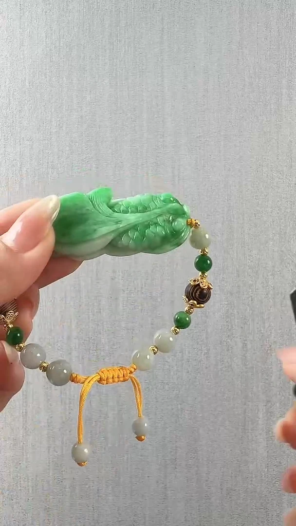 颈饰未镶嵌翡翠鱼手牌