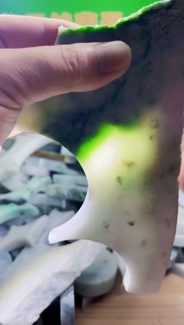 翡翠未镶嵌颈饰天然翡翠A货彭073