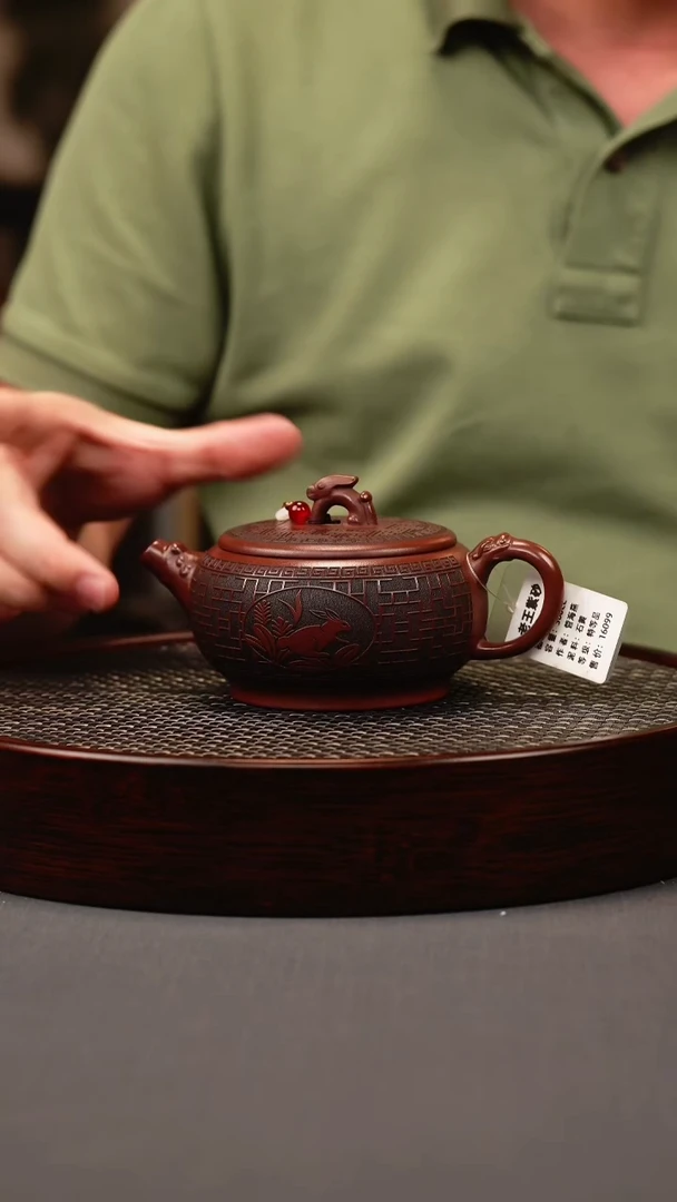 茶壶紫砂龙血砂 玉兔呈祥 刻绘