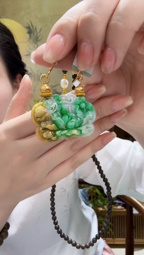 颈饰未镶嵌翡翠吊坠