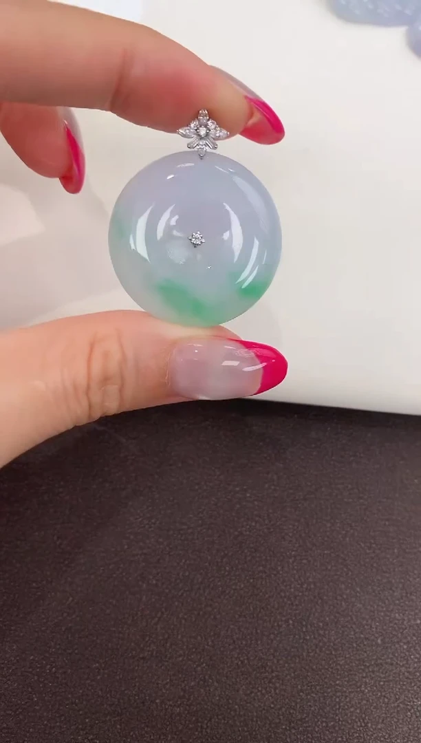 颈饰18K金镶嵌翡翠 天然缅甸a货翡翠(多样性发其一)