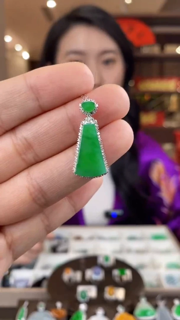 【闪购商品】翡翠吊坠(不含链)18K金镶嵌翡翠包镶无事牌