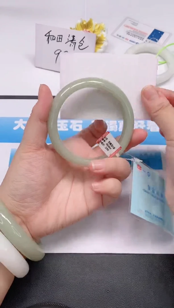 未镶嵌手镯石英质玉105/64-65