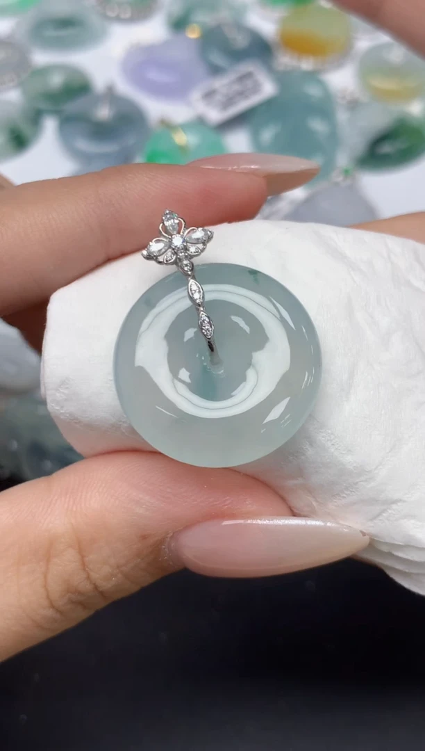 颈饰18K金镶嵌翡翠百元以上9元证书费自理