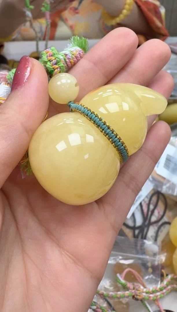 裸石琥珀未镶嵌如图