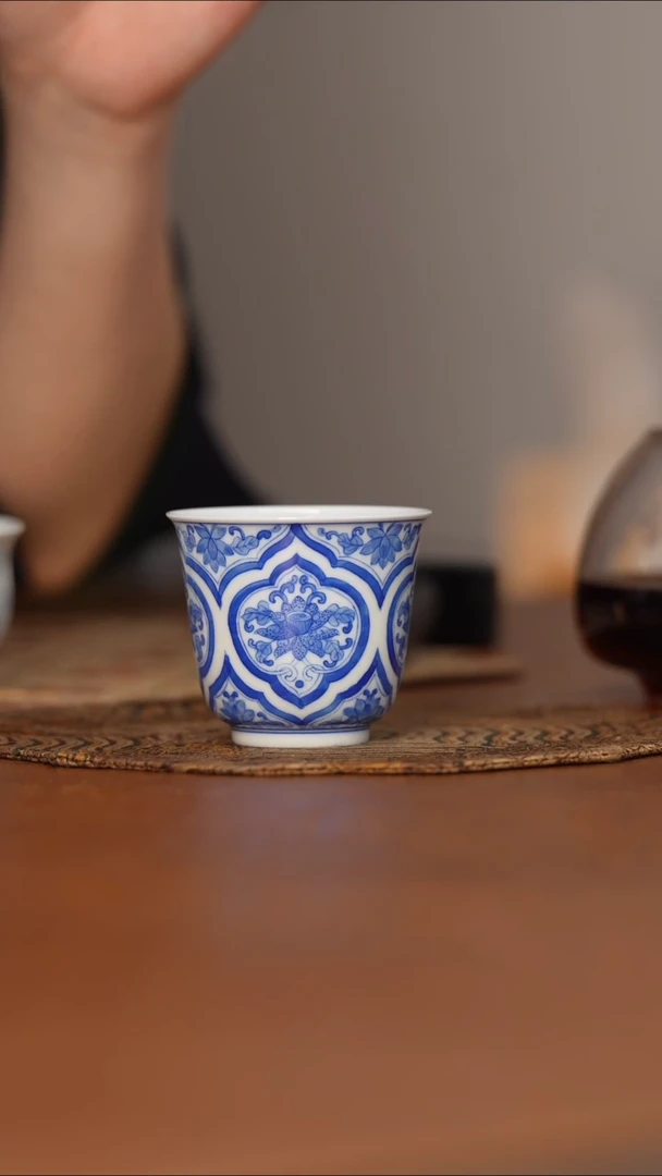 杯看山柴窑青花图案杯