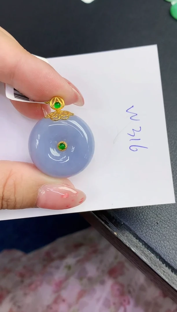 翡翠18K金镶嵌颈饰缅甸天然翡翠A货