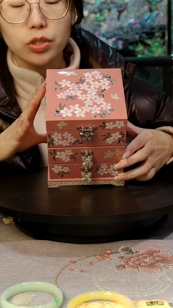 绒布底·弘贝雅螺钿漆器文化馆