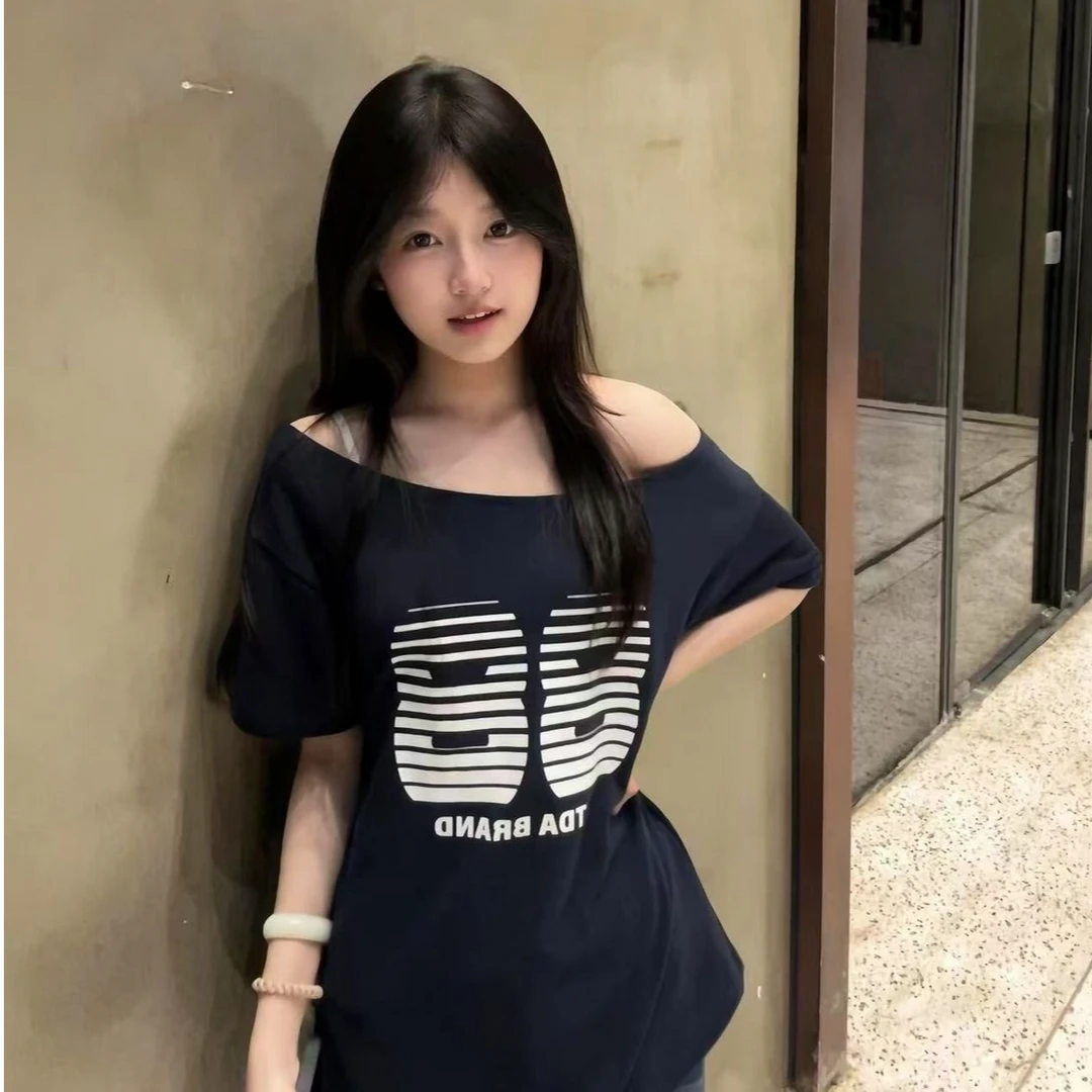 【UBKA】美式辣妹露肩短袖t恤女夏季宽松高级感字母印花斜肩上衣ins