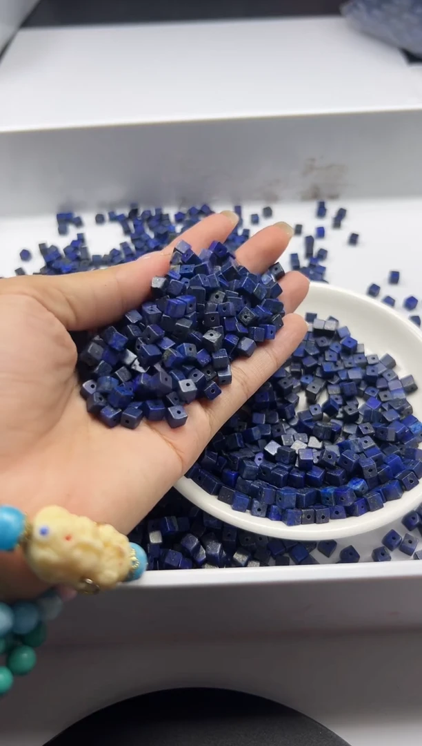 未镶嵌颈饰玛瑙/玉髓w1902青*金石方块4mm*40颗