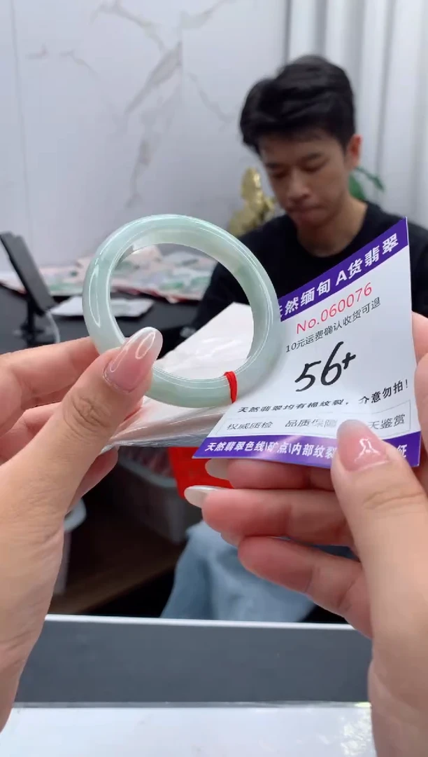 翡翠手镯未镶嵌有纹，完美者勿拍