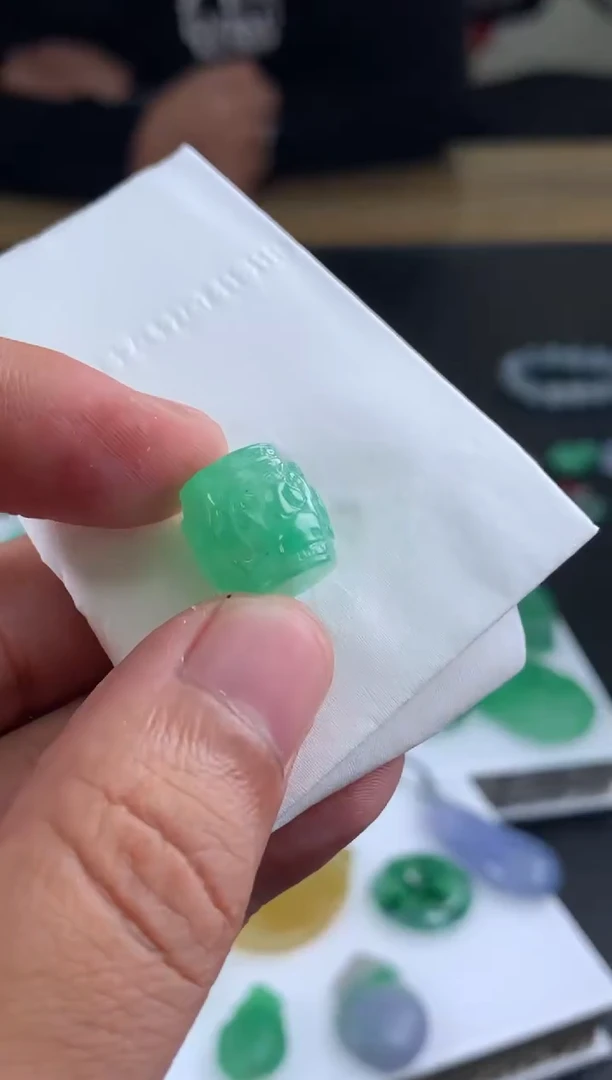 【闪购商品】定制翡翠未镶嵌吊坠