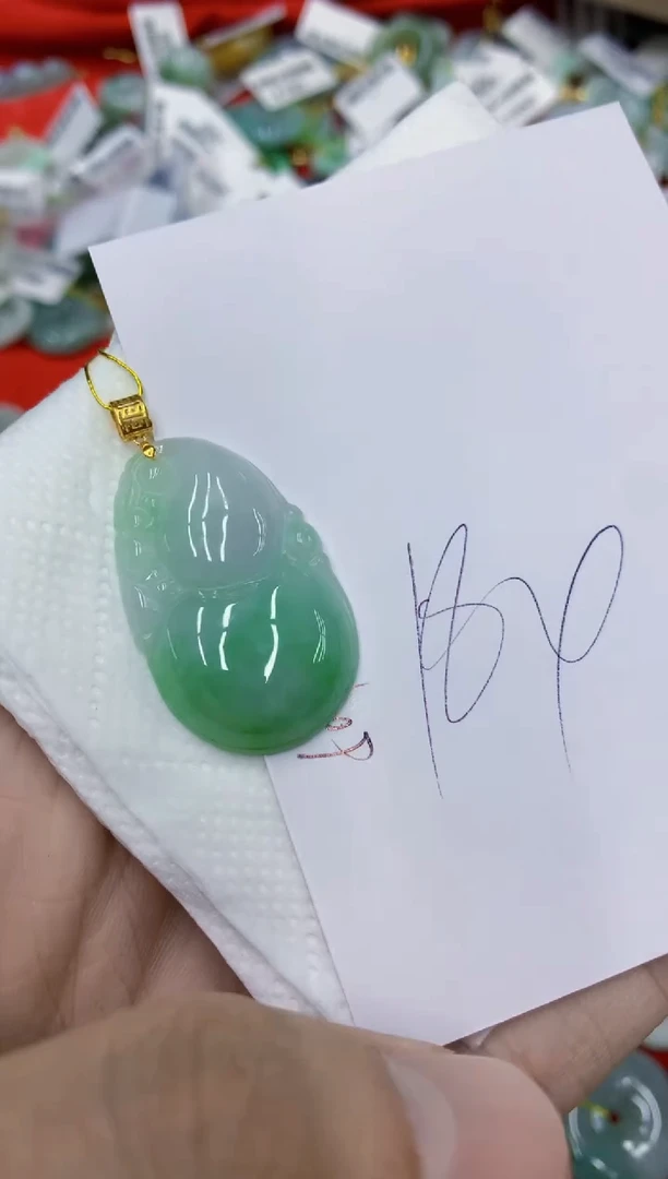 翡翠18K金镶嵌颈饰111111111111