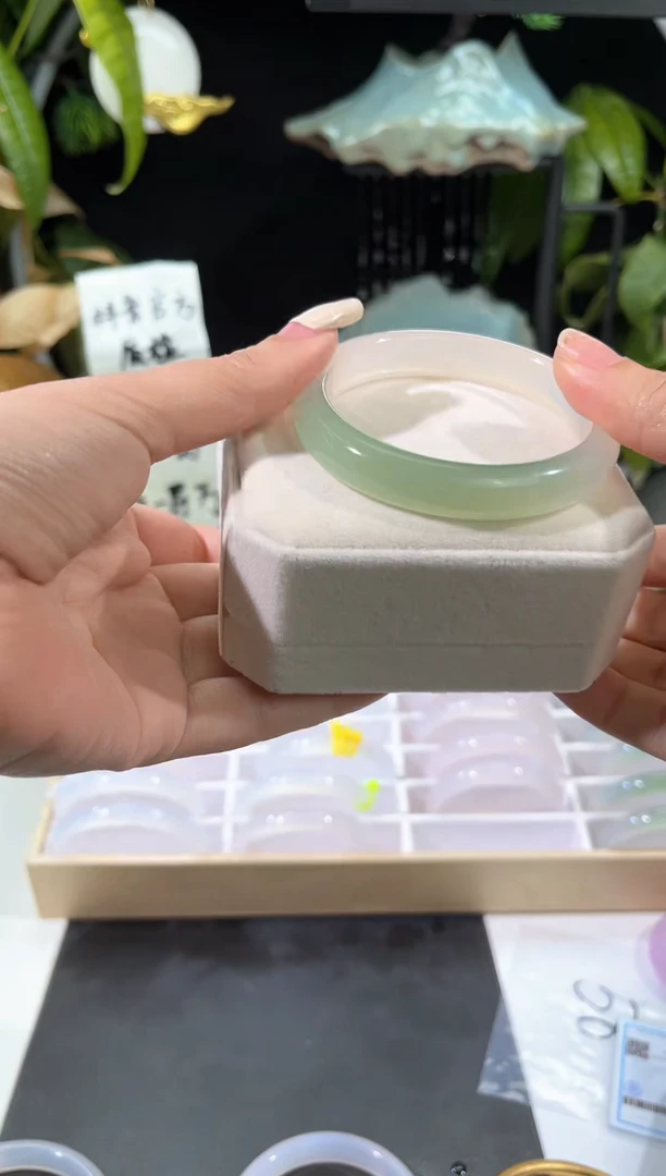 【闪购商品】玛瑙/玉髓手镯未镶嵌060