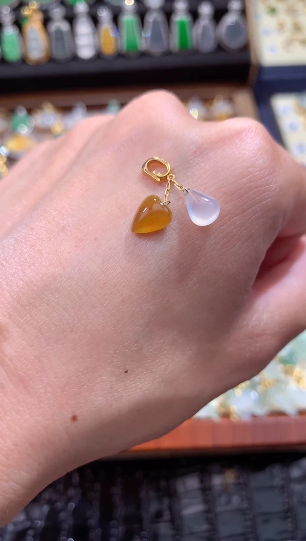 颈饰18K金镶嵌翡翠翡翠