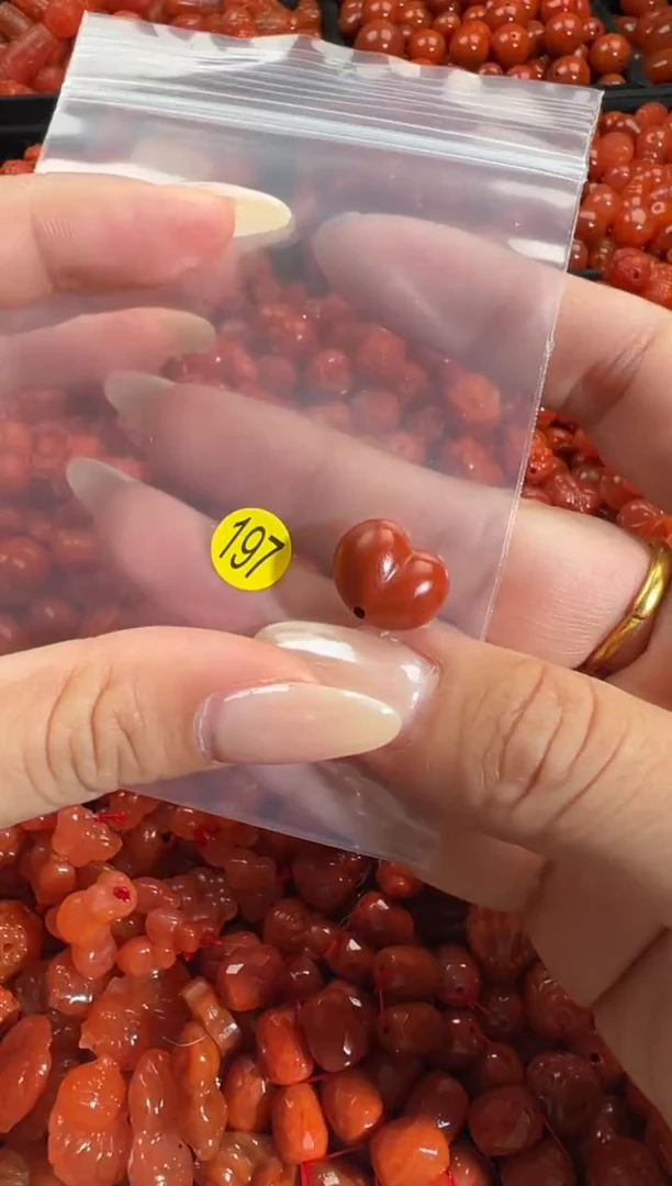 颈饰未镶嵌南红玛瑙1