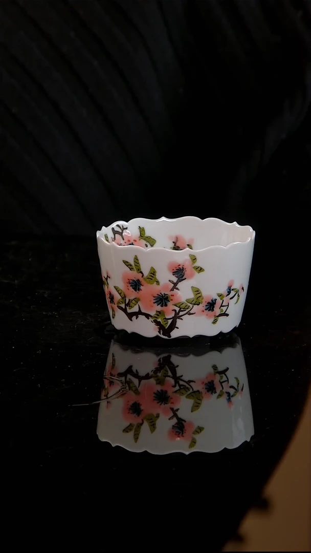 李华手绘釉中五彩桃花流水鳜鱼肥花口杯