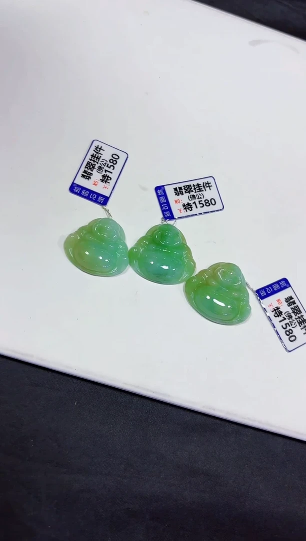 翡翠未镶嵌颈饰多样性发其一