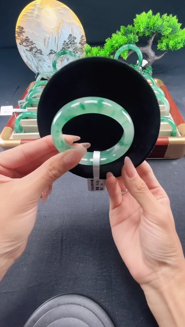 未镶嵌手镯石英质玉（非洲翠）真品上等纯天然非洲翠玉手镯石英质玉