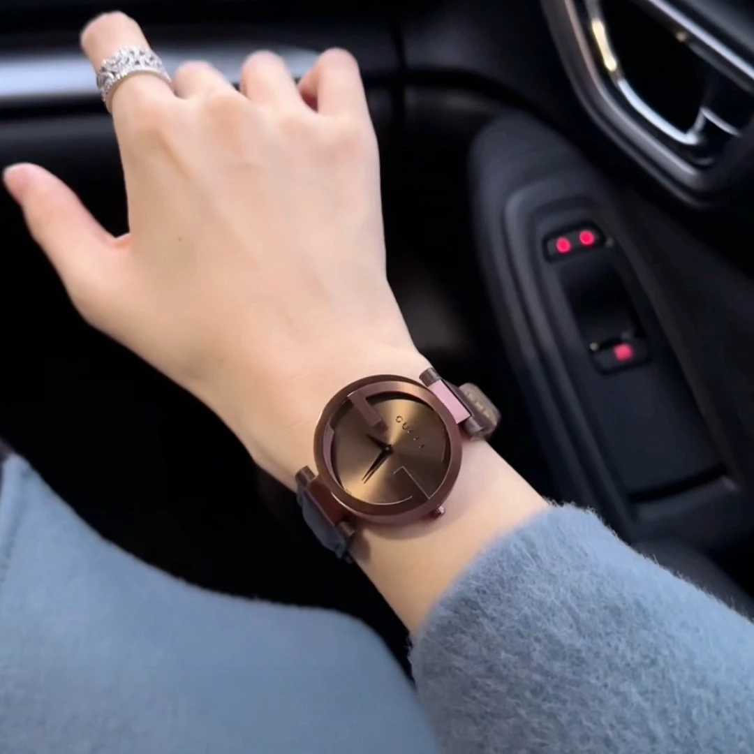 【小欧专属】GUCCI古驰咖啡色双G石英腕表37MM女款表盘