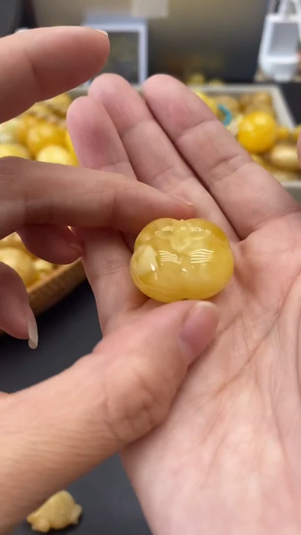 琥珀未镶嵌珠宝奇石1096