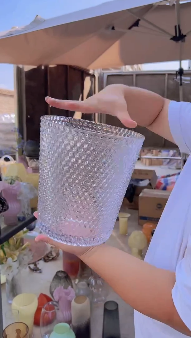 玻璃可插鲜花用于客厅装饰