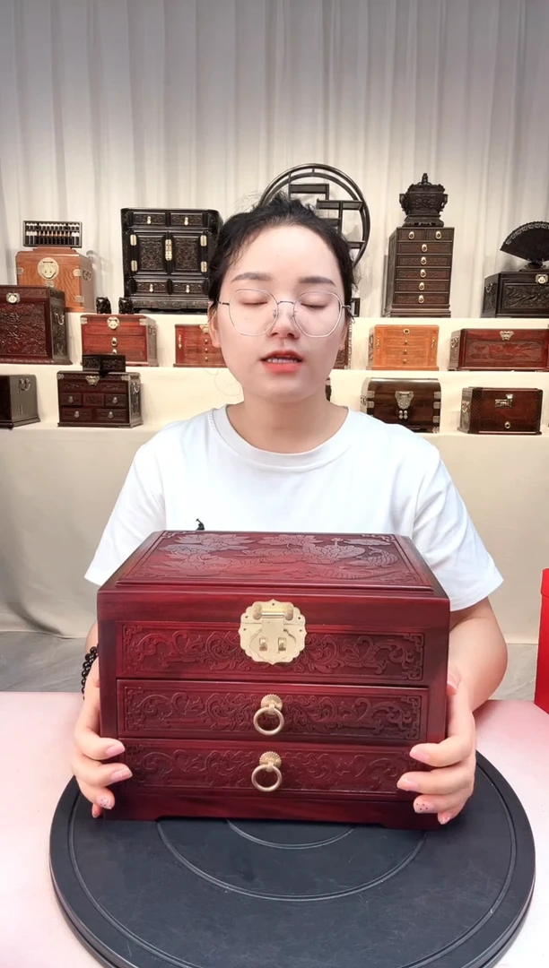 紫檀木类成套家具莲年有余