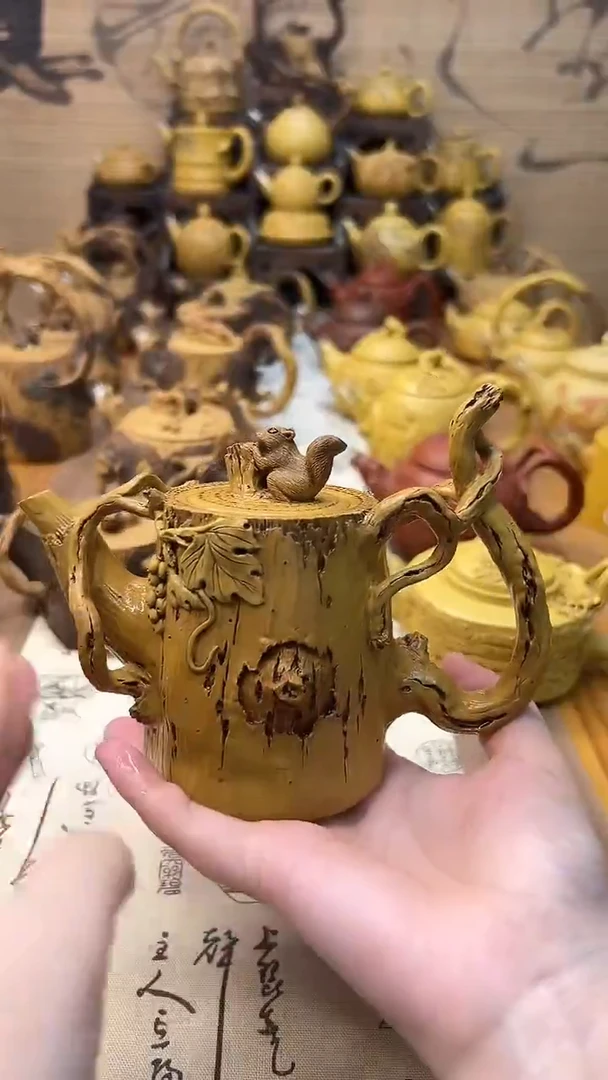 茶壶紫砂翻*皮松鼠葡萄树桩壶
