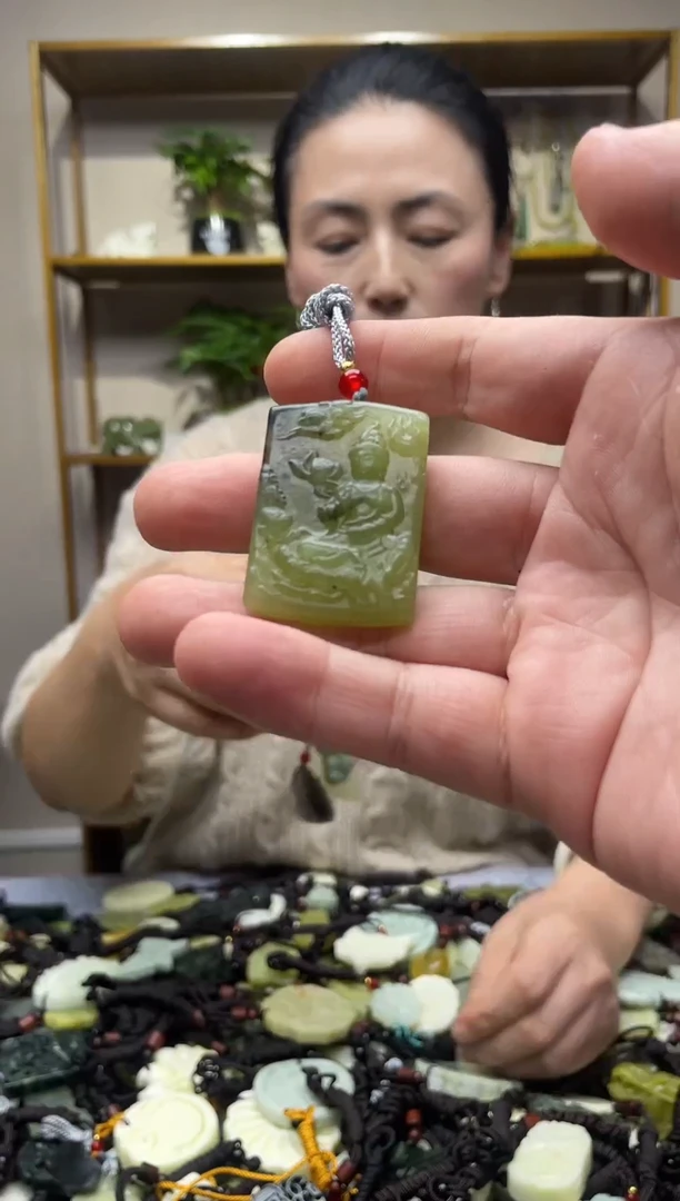 未镶嵌岫玉吊坠`