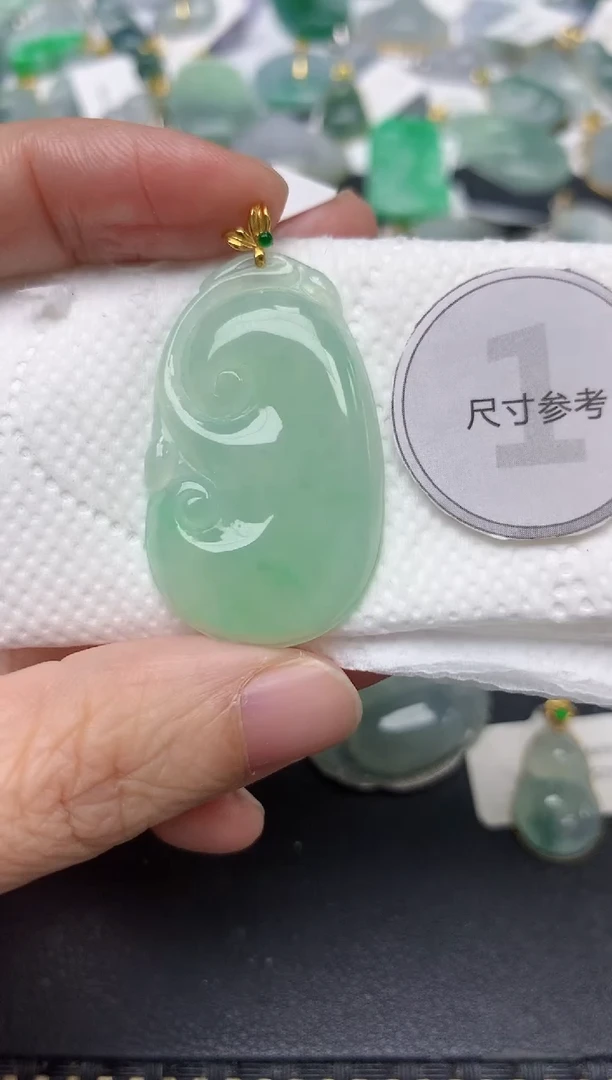 颈饰18K金镶嵌翡翠天然缅甸A货翡翠