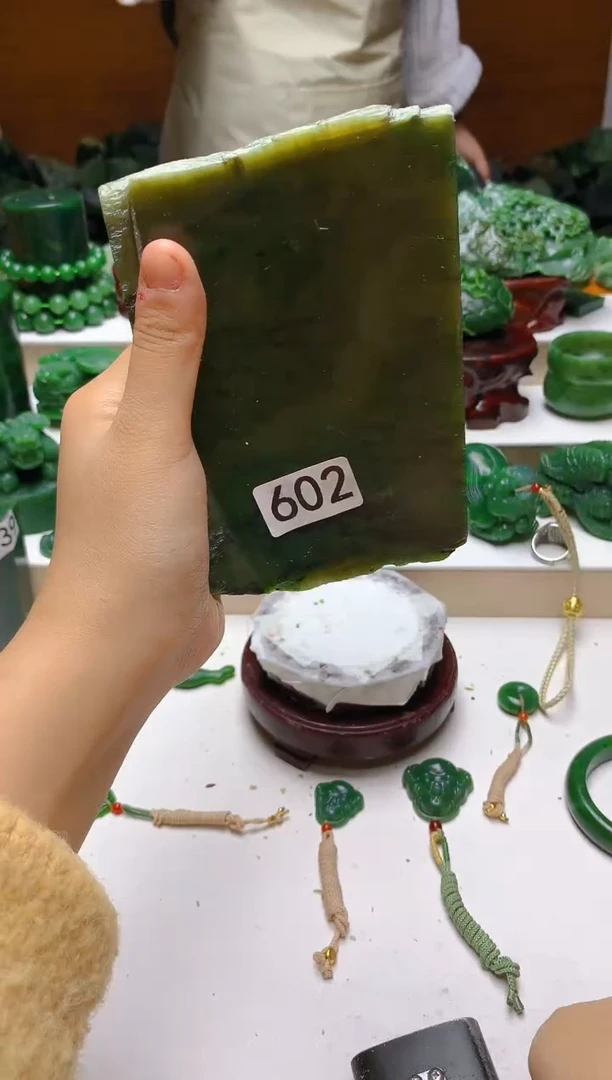 未镶嵌和田玉（碧玉）珠宝半成品1