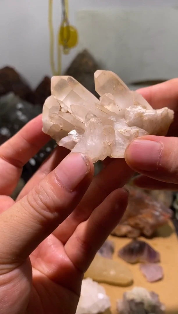 水晶珠宝半成品未镶嵌14号75g马岛晶簇