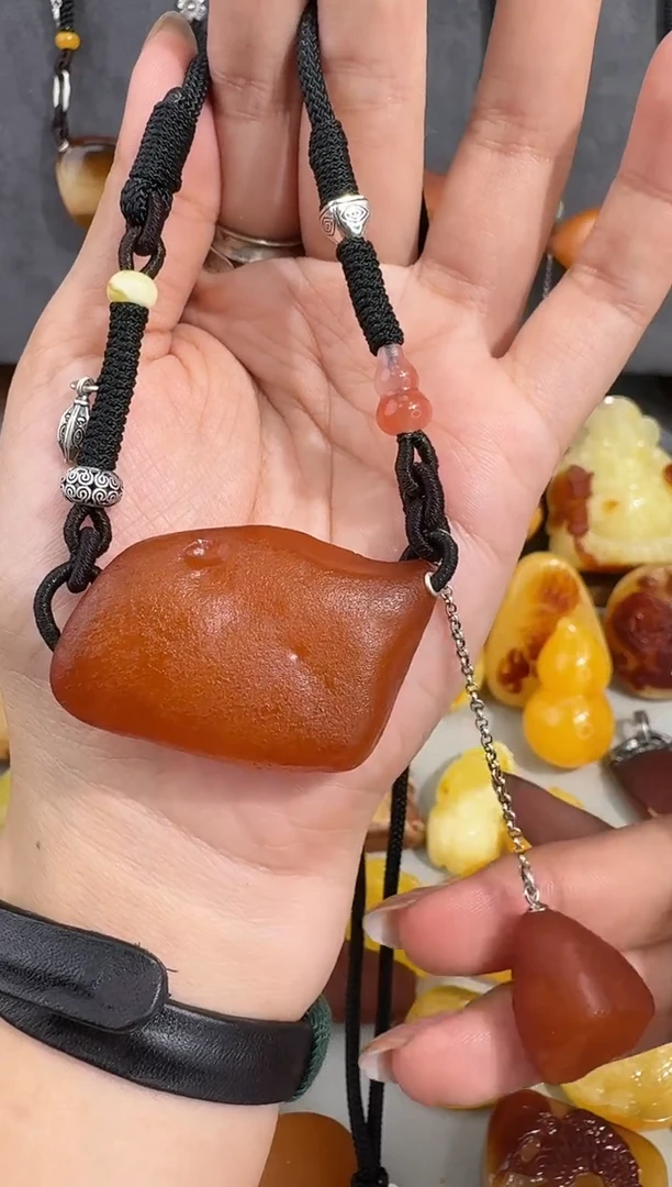 未镶嵌琥珀裸石琥珀