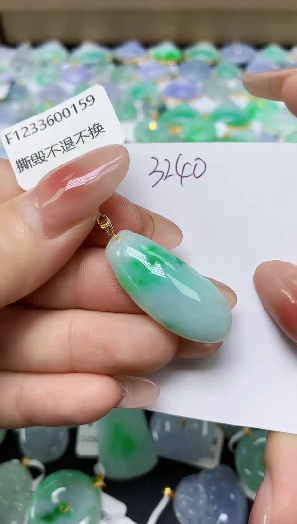翡翠18K金镶嵌颈饰 天然缅甸翡翠A货