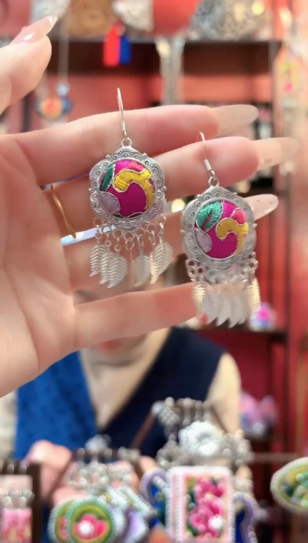 织绣云织谣民族风精美饰品   78*