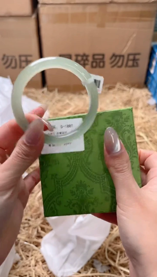 未镶嵌手镯石英质玉D-1881