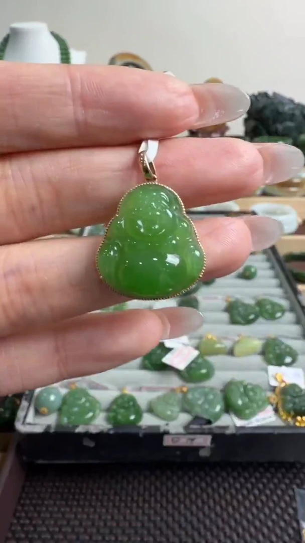 颈饰18K金镶嵌和田玉挂件