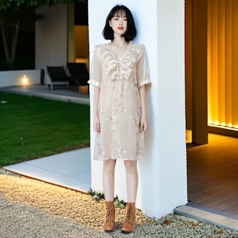 2025夏季新款法式高级宽松连衣裙轻奢风减龄刺绣气质显瘦时尚