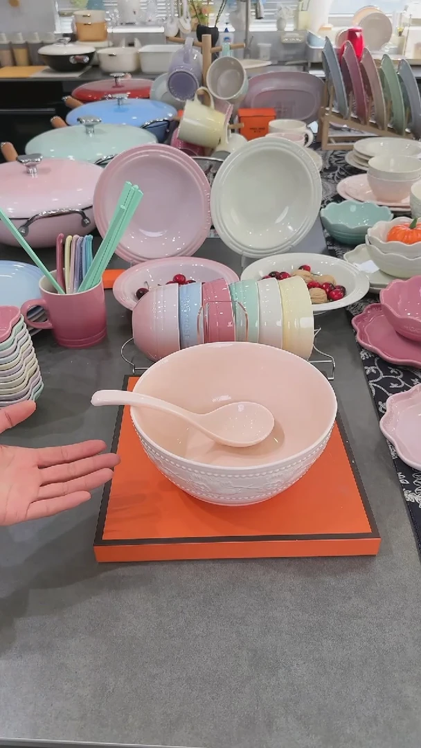 【闪购商品】瓷浮雕草莓陶瓷大汤碗8英寸-樱花粉