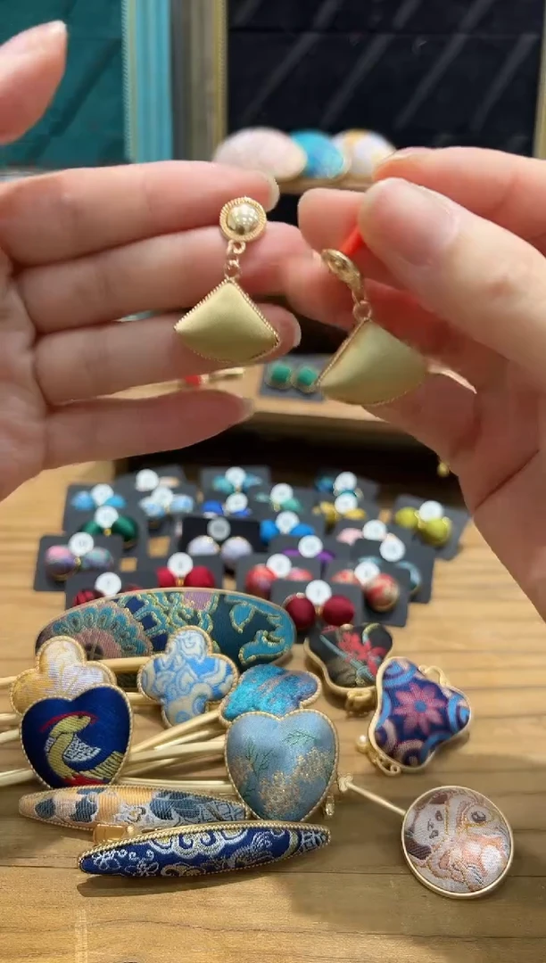 【闪购商品】【孤品一物一拍】香槟金耳坠孤品AAA