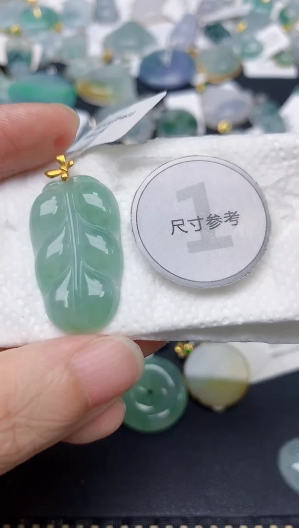 颈饰18K金镶嵌翡翠天然缅甸A货翡翠