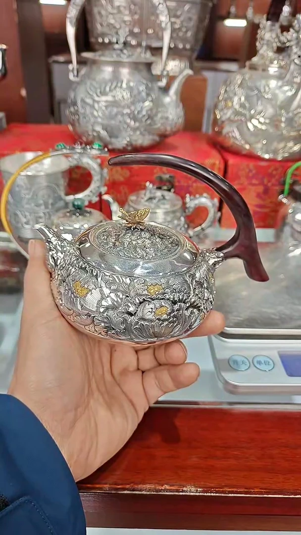 幸***彭足银精工手工大师鏨刻飞天牡丹泡茶壶