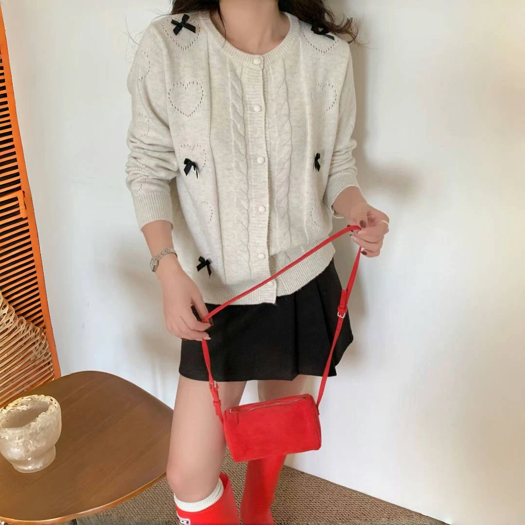 秋冬女款圆领上衣毛衣丝带设计款白色针织衫开衫长袖百搭短款气质