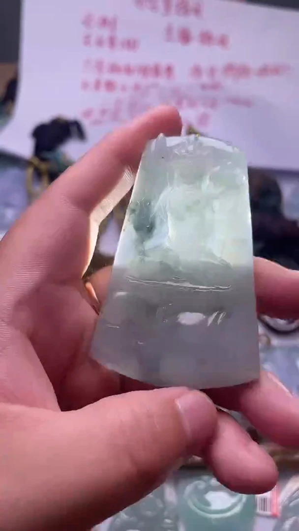 颈饰未镶嵌翡翠虚空藏