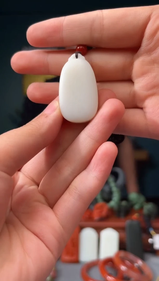 和田玉未镶嵌颈饰吊坠