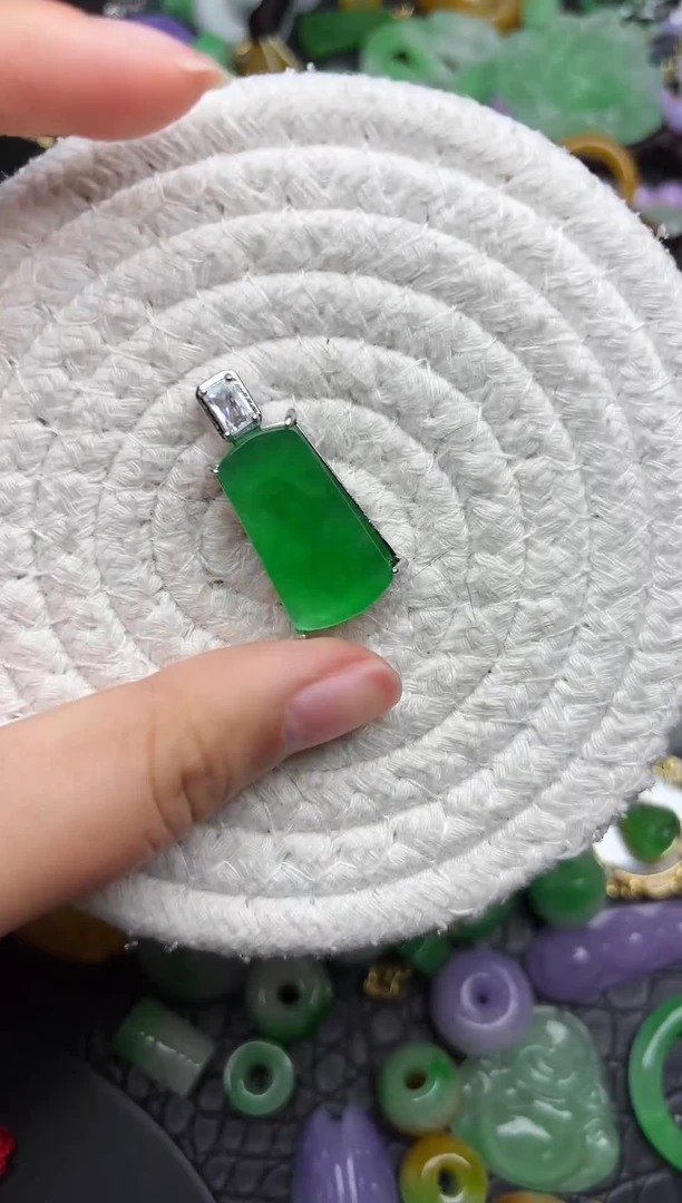 颈饰未镶嵌翡翠缅甸翡翠吊坠